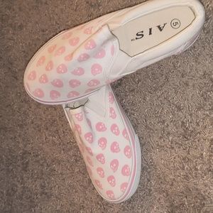 Ais Size 5 slip ons white with pink skulls